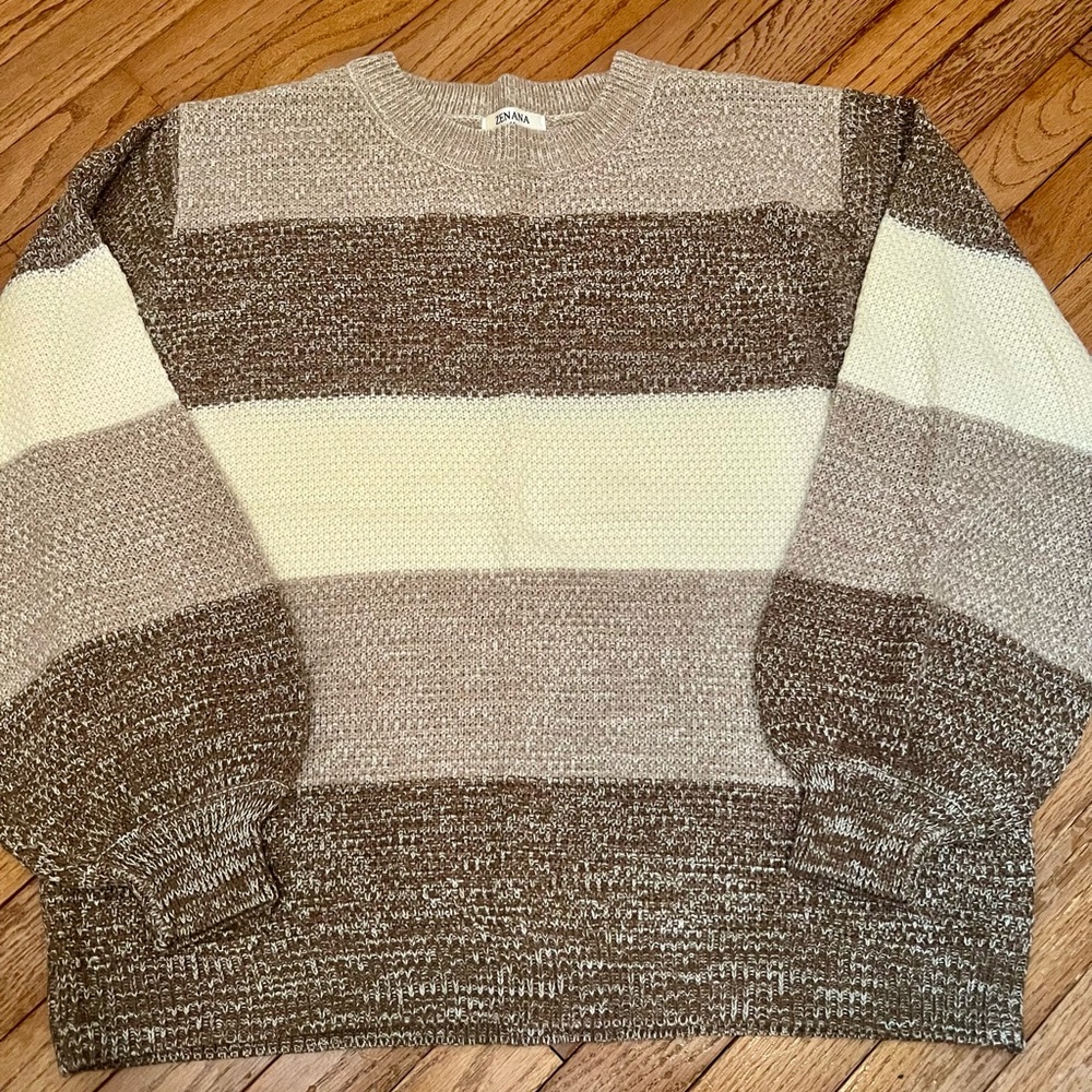 Zenana Women’s sweater size M Medium